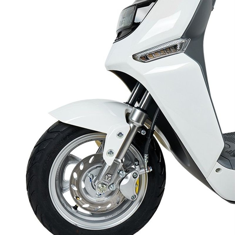 Scooter eléctrico matriculable 1200W con mini pantalla LCD Nina