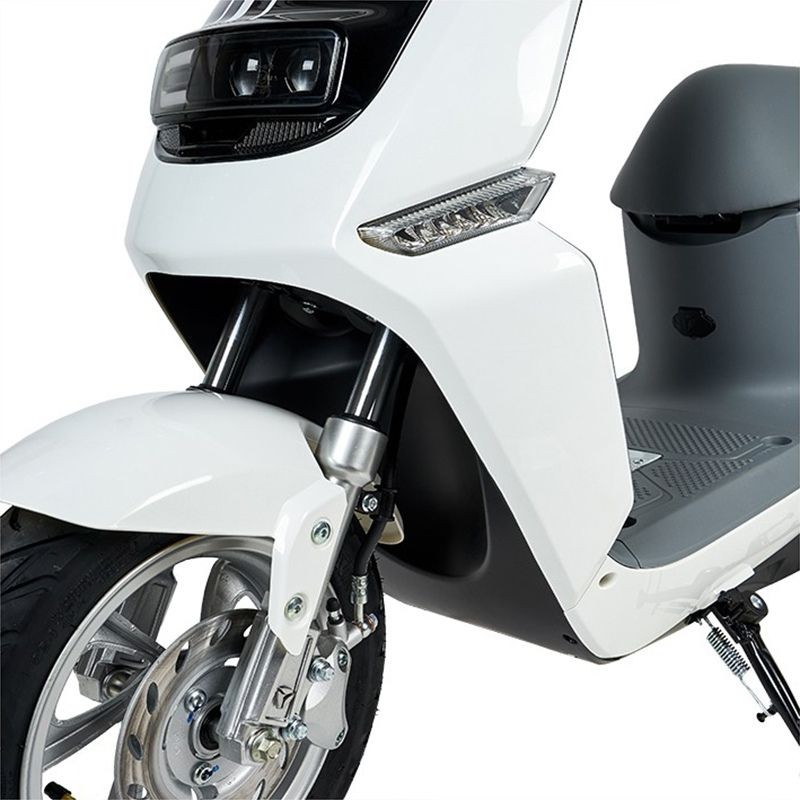 Scooter eléctrico matriculable 1200W con mini pantalla LCD Nina